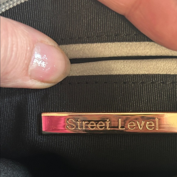 Elegant Gray Tote Bag with Chain Accents - Picture 6 of 7